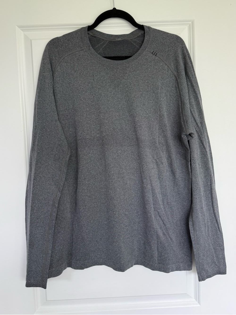 Lululemon Men's Metal Tech Vent Long Sleeve in Charcoal Grey size XL